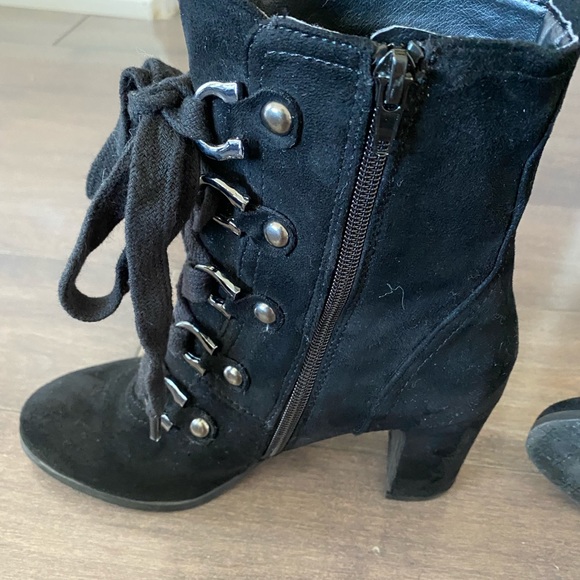 Le chateau black booties. Size 6 - Picture 3 of 5